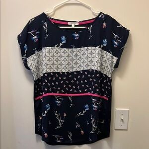 Maurice’s patterned blue with pink accents  short sleeve blouse size Medium